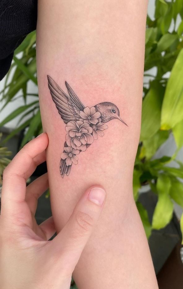 23 Stunning Hummingbird Tattoo Ideas: Geometric,colorful,Minimalist,and Floral Designs