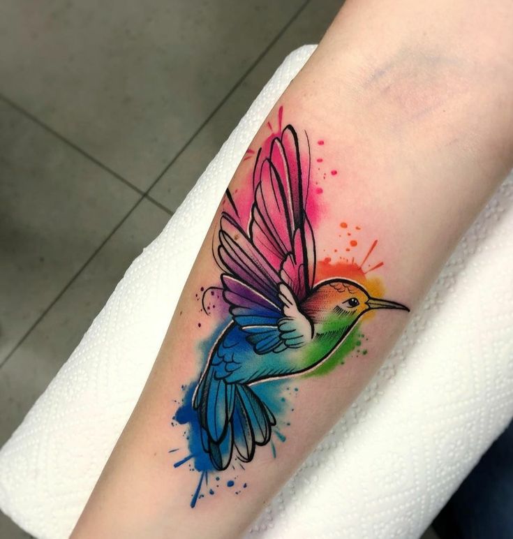 23 Stunning Hummingbird Tattoo ideas: Geometric, Colorful, Minimalist, and Floral Designs
