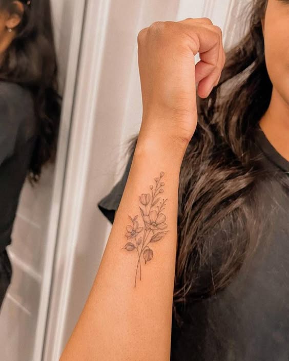 Discover 24 Stunning Flower Bouquet Tattoo Ideas: Delicate,Colorful,and Minimalist Designs