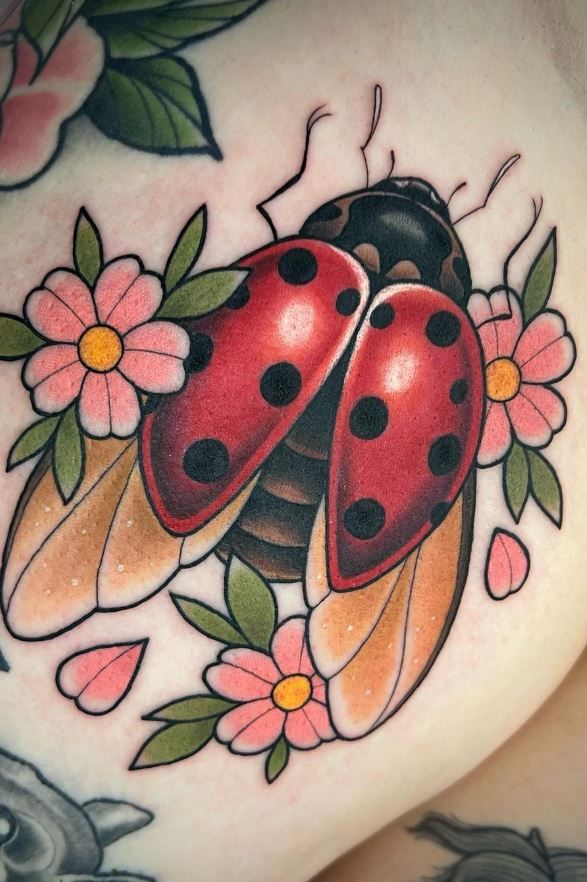 17 Unique American traditional Tattoo Ideas: Bold Designs with Tigers, Eagles, Flowers, and More