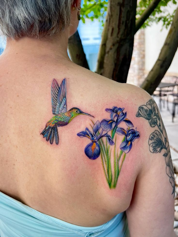 23 Stunning Hummingbird Tattoo Ideas: Geometric,Colorful,Minimalist,and Floral Designs