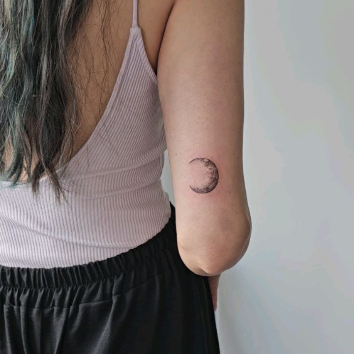 Realistic crescent moon tattoo above elbow meaning and placement guide